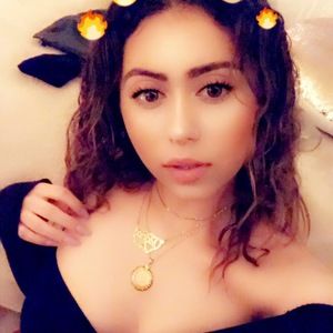 Meet your Posher, Mona